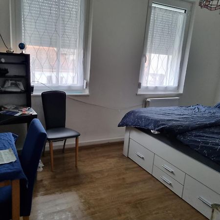 Göppingen Charmantes Helles Zimmer Zentrumnah Und Naturnah מראה חיצוני תמונה